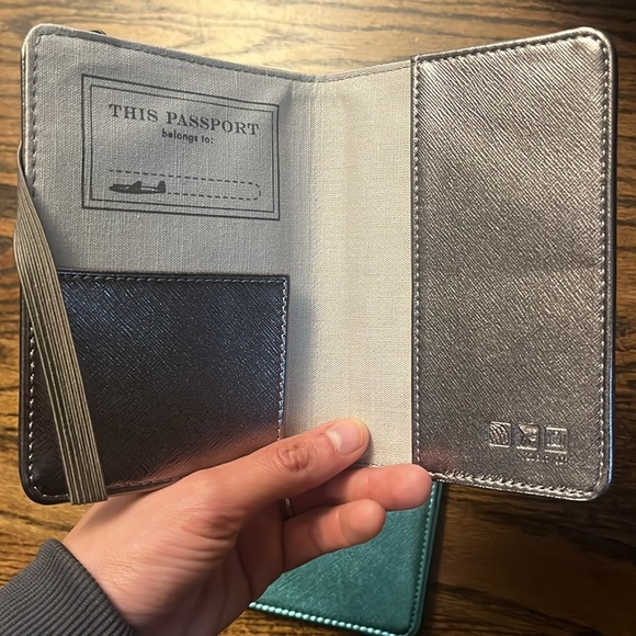 NWOT: Two unused passport holders from Flight 001 - Picture 2 of 5